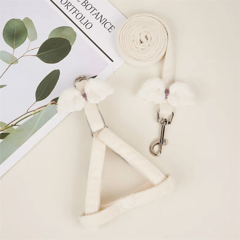 ensemble-de-promenade-blanc-élégant